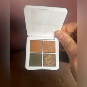 BNIB Estate 4 eyeshadow palatte & FREE Estate highlighter with purchace 🇨🇦 BRAND
